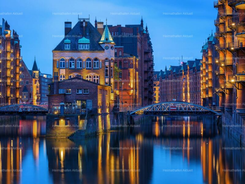 Hamburg im Großformat-GFO-00001-Wasserschloss blaue Stunde
