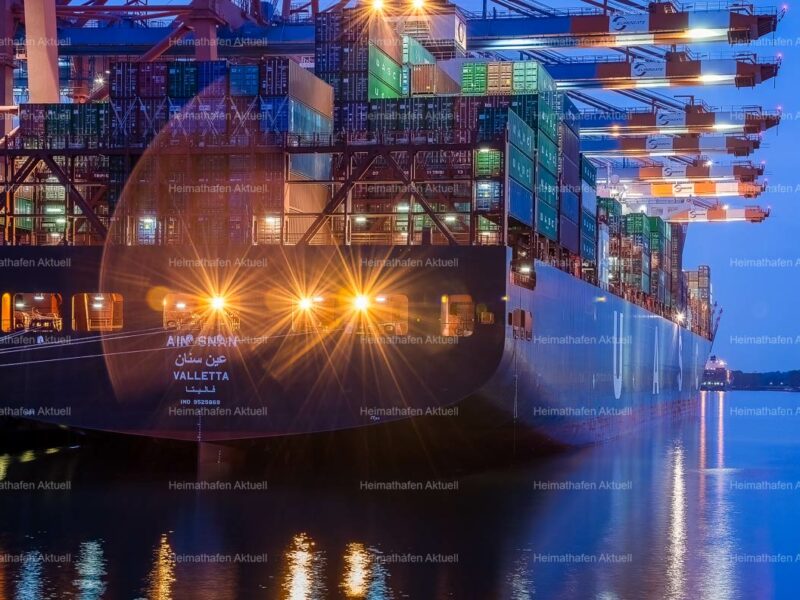 Hamburg-Foto HAF-00038-Containerschiff UASC-AIN SNAN im-Containerhafen Waltershof