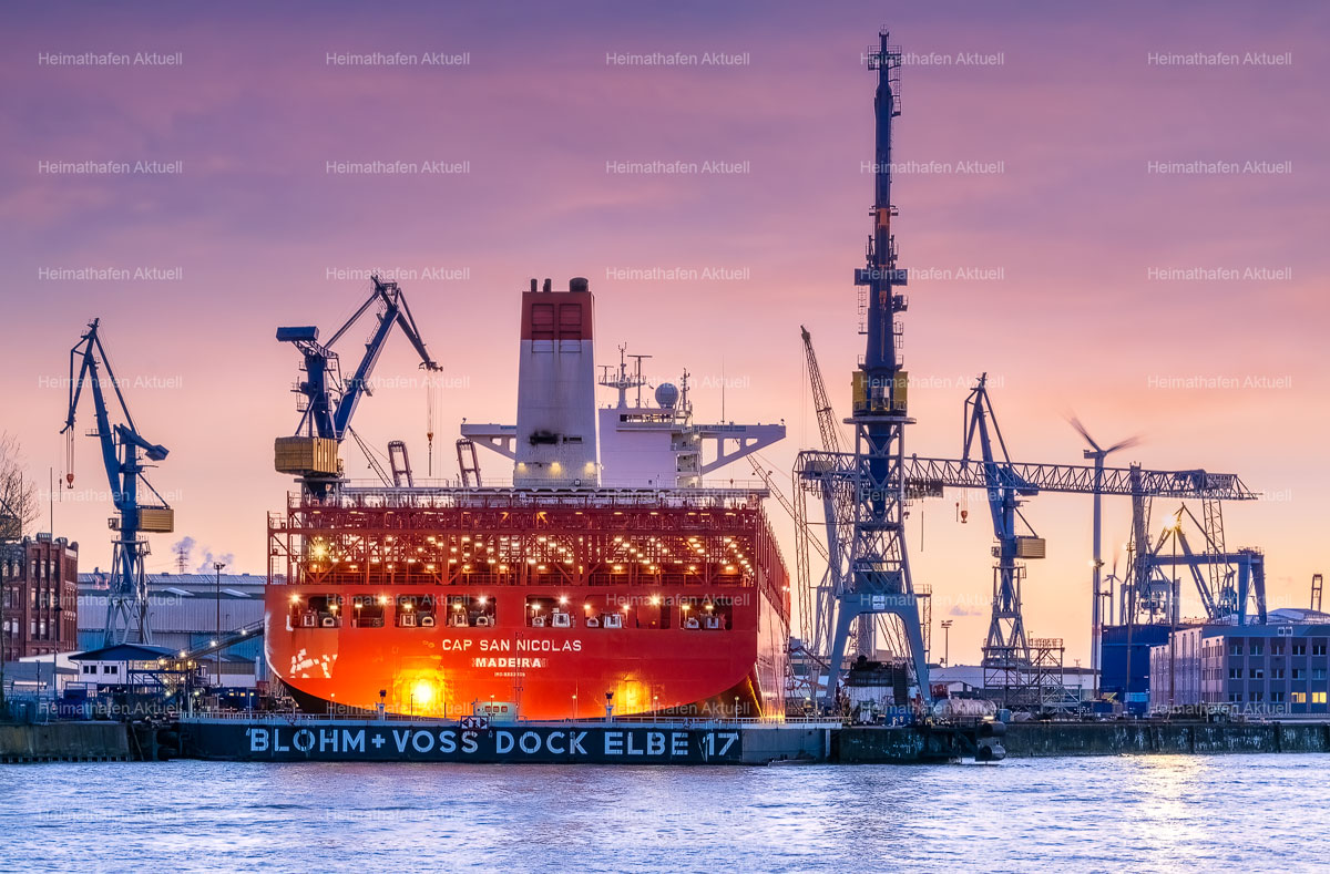Hamburg Foto-HAF-00107- CAP SAN NICOLAS im Dock 17 bei Blohm+Voss