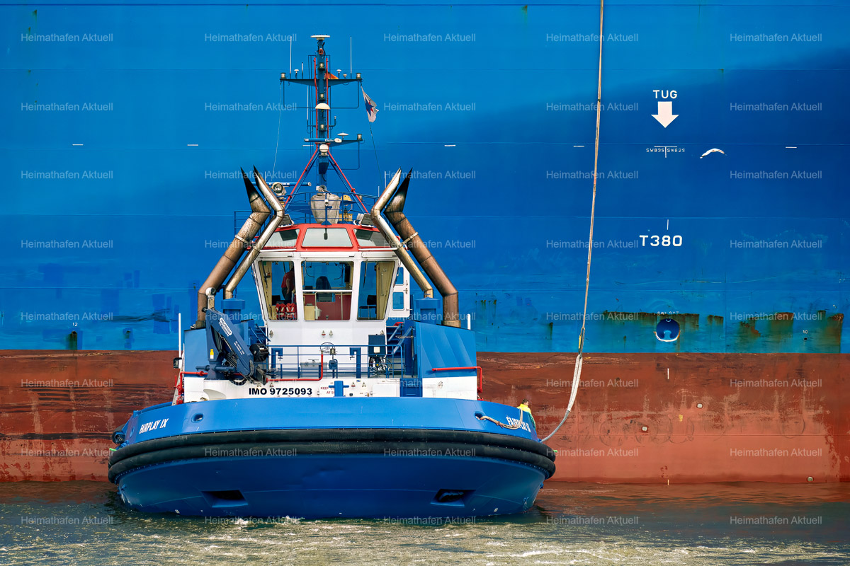 Hamburgbilder-Hafenfotos-SHL-00030-FAIRPLAY IX an der COSCO SOLAR